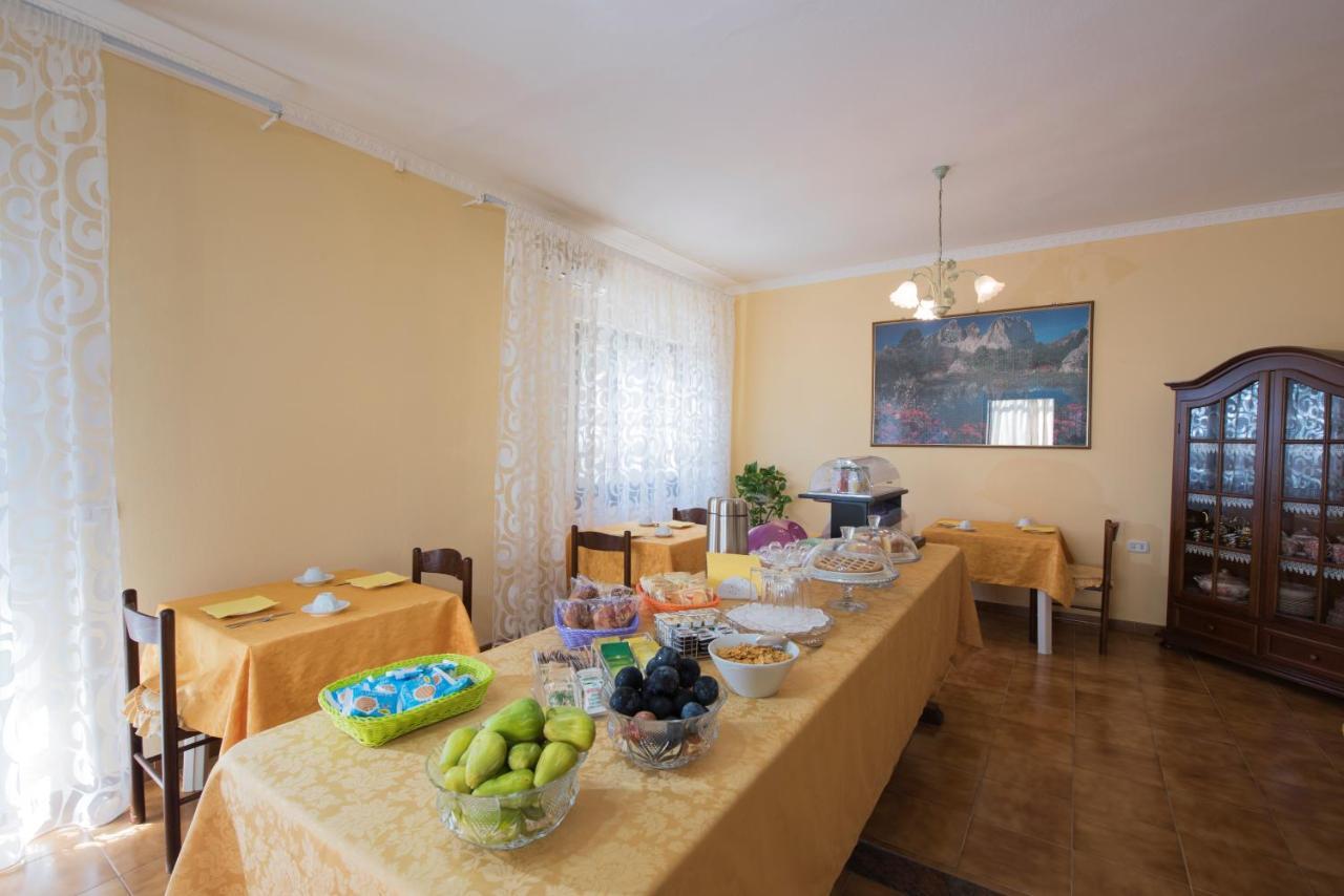 La Rosa Dei Venti B&B Chia Bagian luar foto