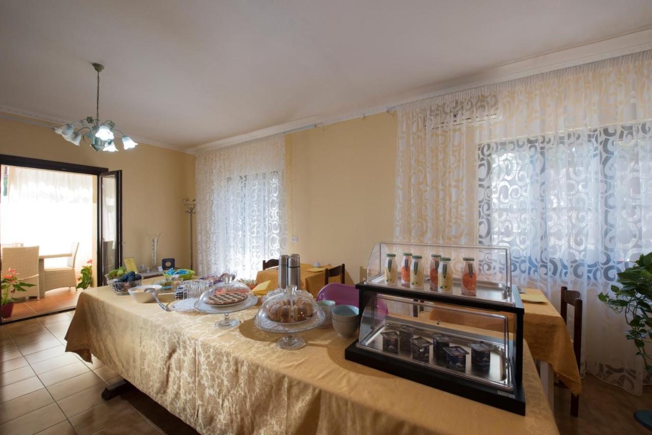 La Rosa Dei Venti B&B Chia Bagian luar foto