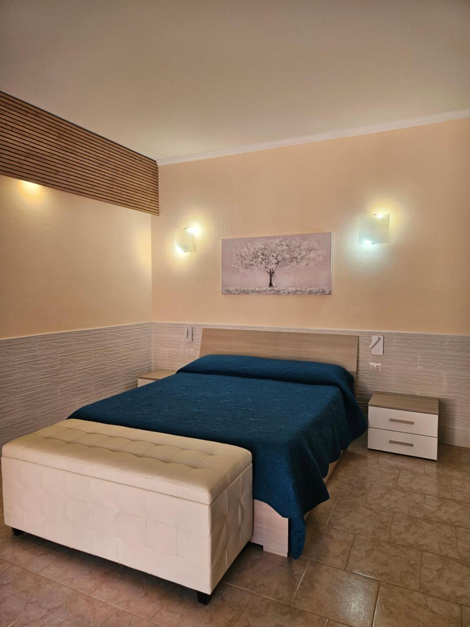 La Rosa Dei Venti B&B Chia Bagian luar foto