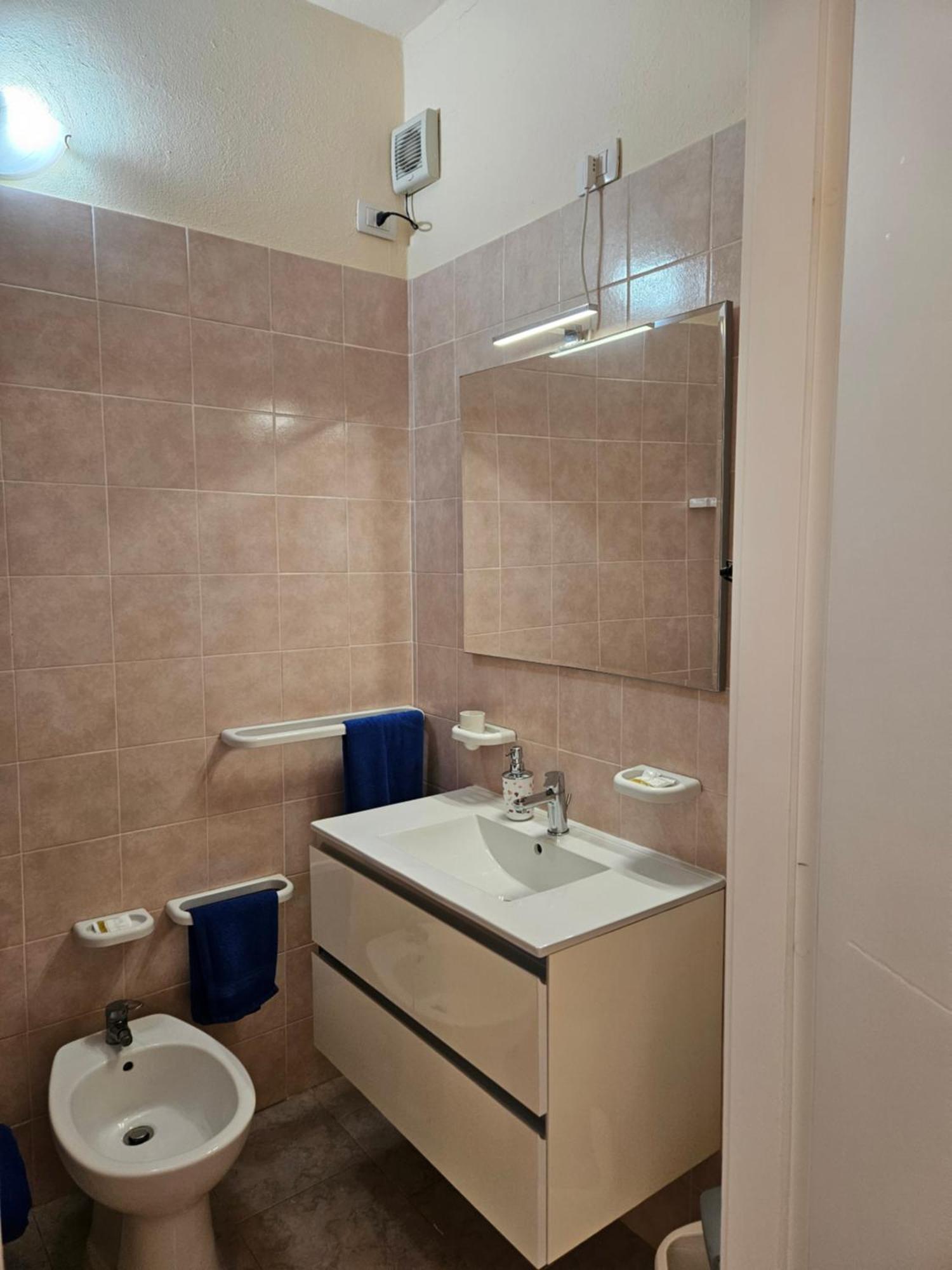La Rosa Dei Venti B&B Chia Bagian luar foto